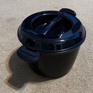 The Pampered Chef Black Microwave Rice Cooker Plus